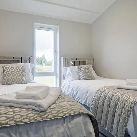 Holiday home The Endeavour - Ukc4061