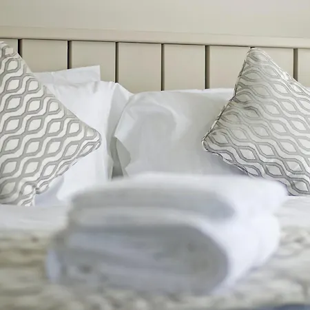 The Endeavour - Ukc4061 *